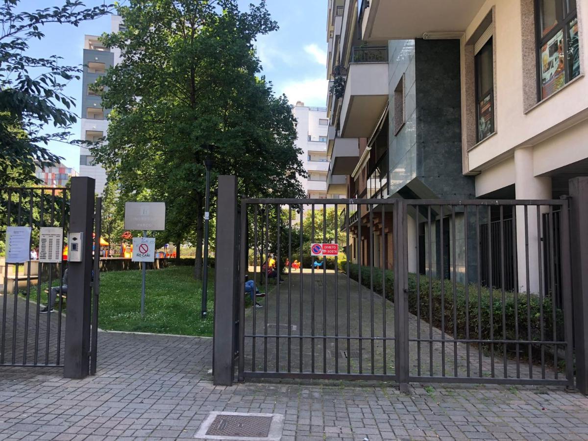 Appartamento Sulla Metro 3 Gialla Maciachini Milan Bagian luar foto