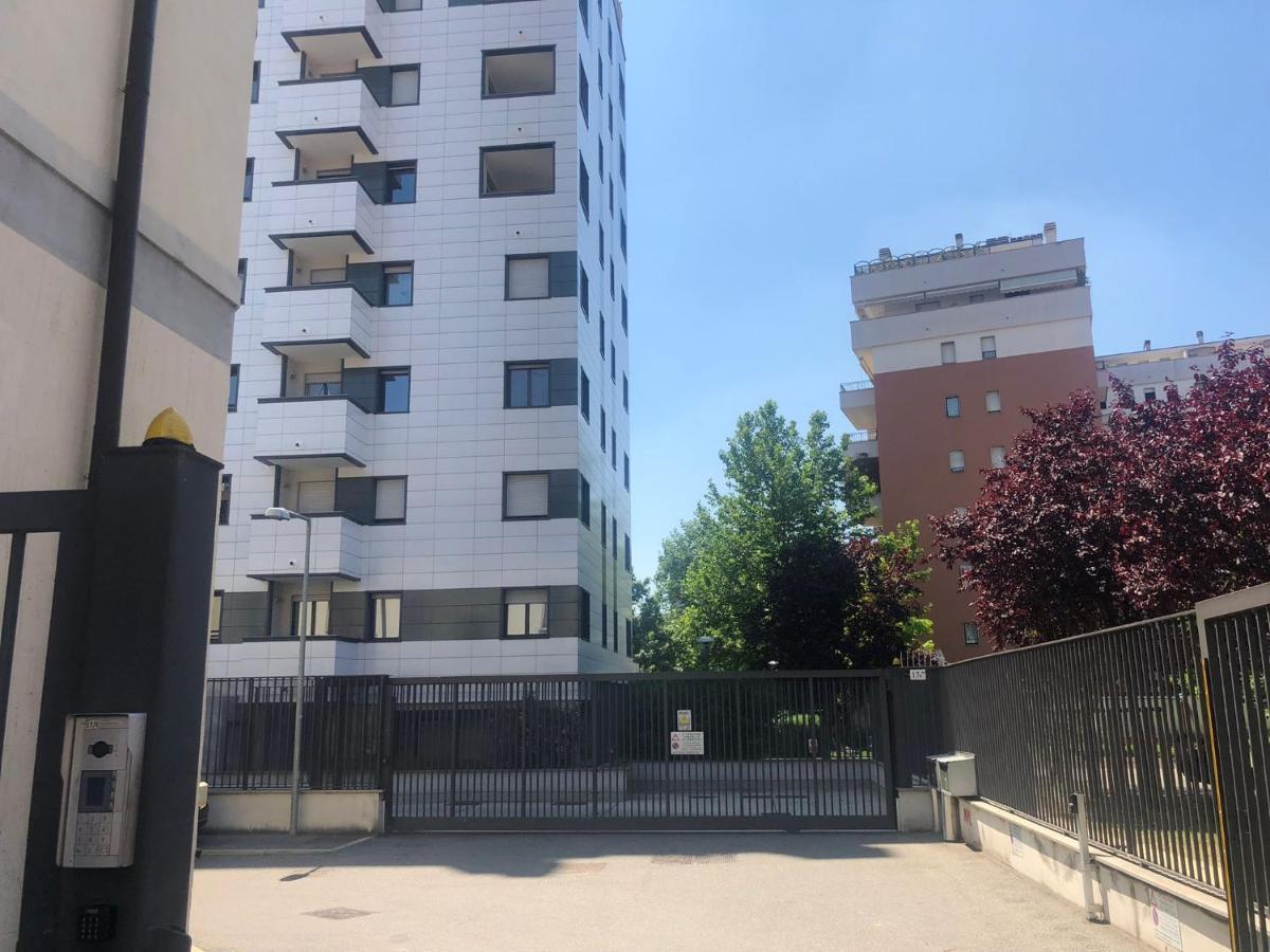 Appartamento Sulla Metro 3 Gialla Maciachini Milan Bagian luar foto