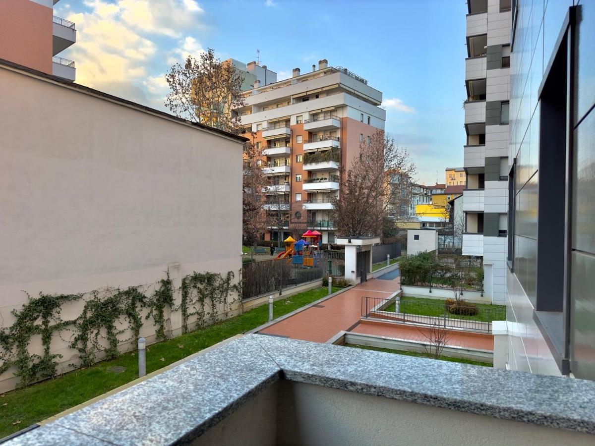 Appartamento Sulla Metro 3 Gialla Maciachini Milan Bagian luar foto