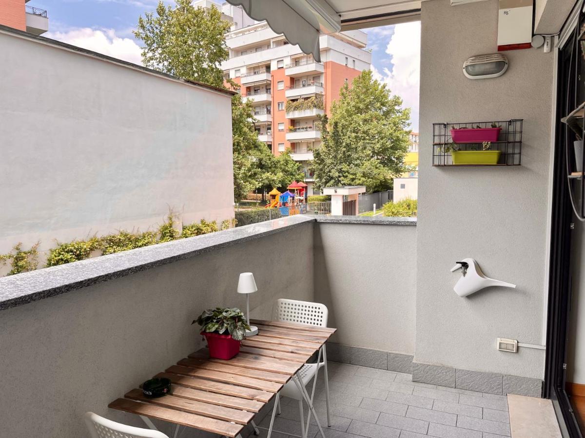 Appartamento Sulla Metro 3 Gialla Maciachini Milan Bagian luar foto